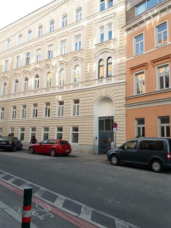 The White * Wien